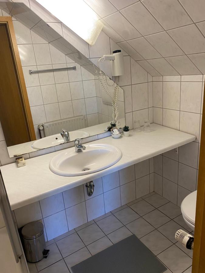 Отель Bistro-Zur-Quelle Минден Экстерьер фото