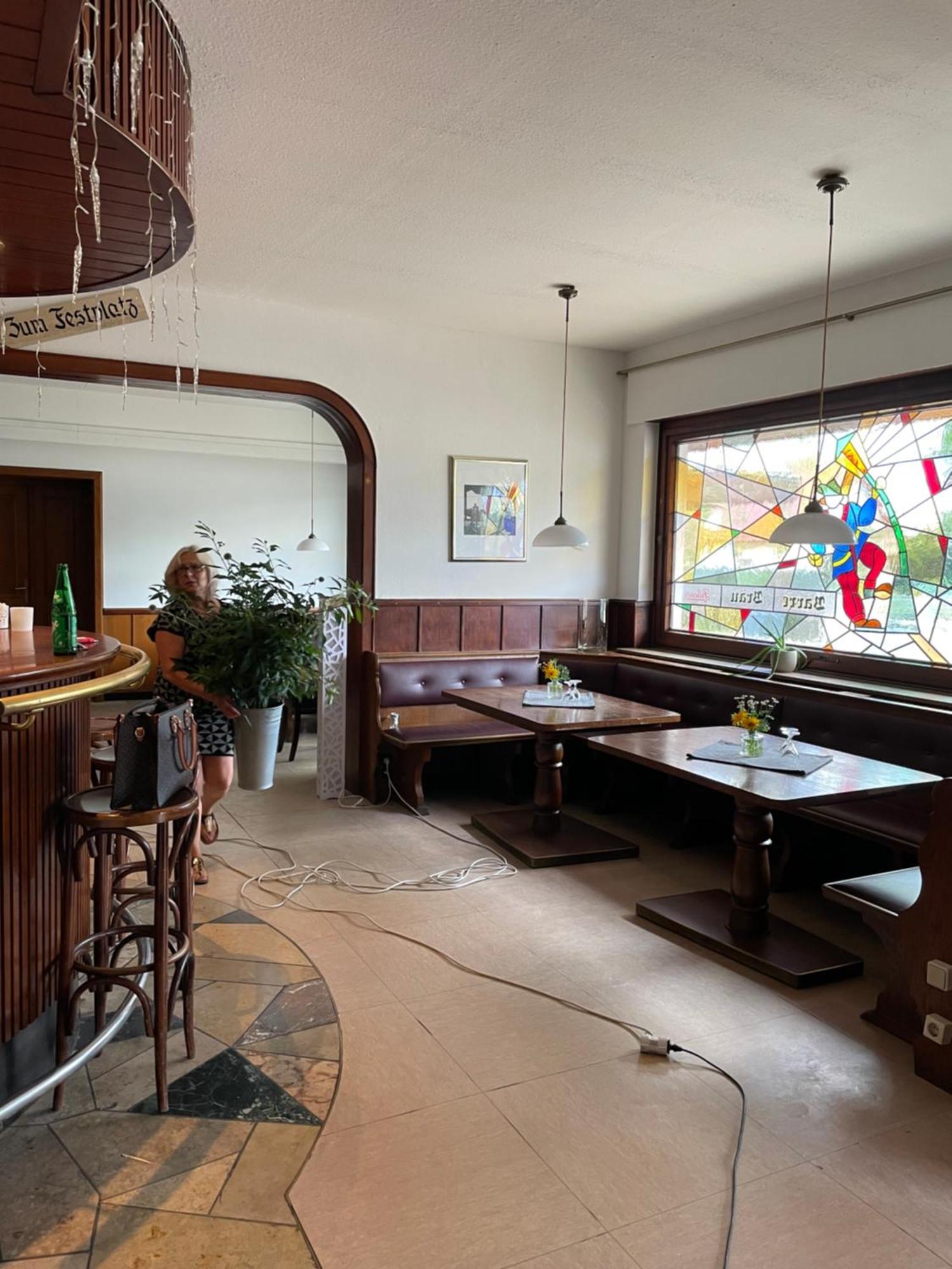 Отель Bistro-Zur-Quelle Минден Экстерьер фото